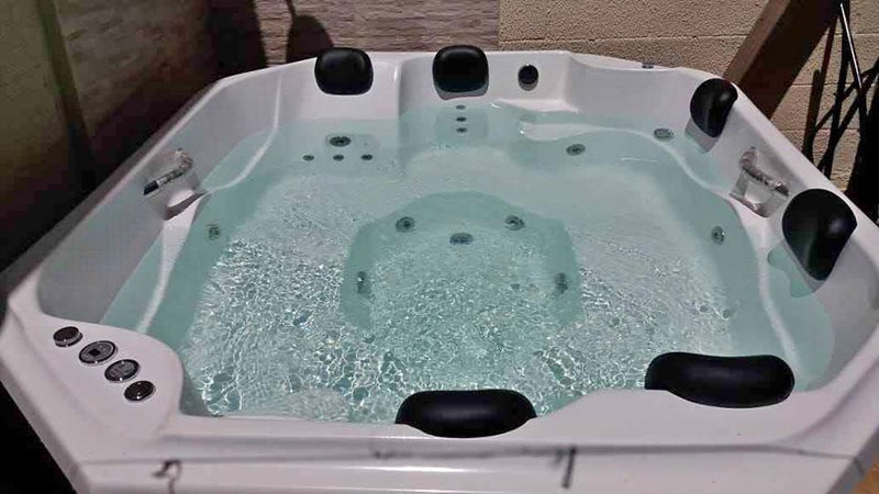 Spa 4 a 6 lugares com hidro 210x190 Piccoli 20 jatos Aquecedor + led