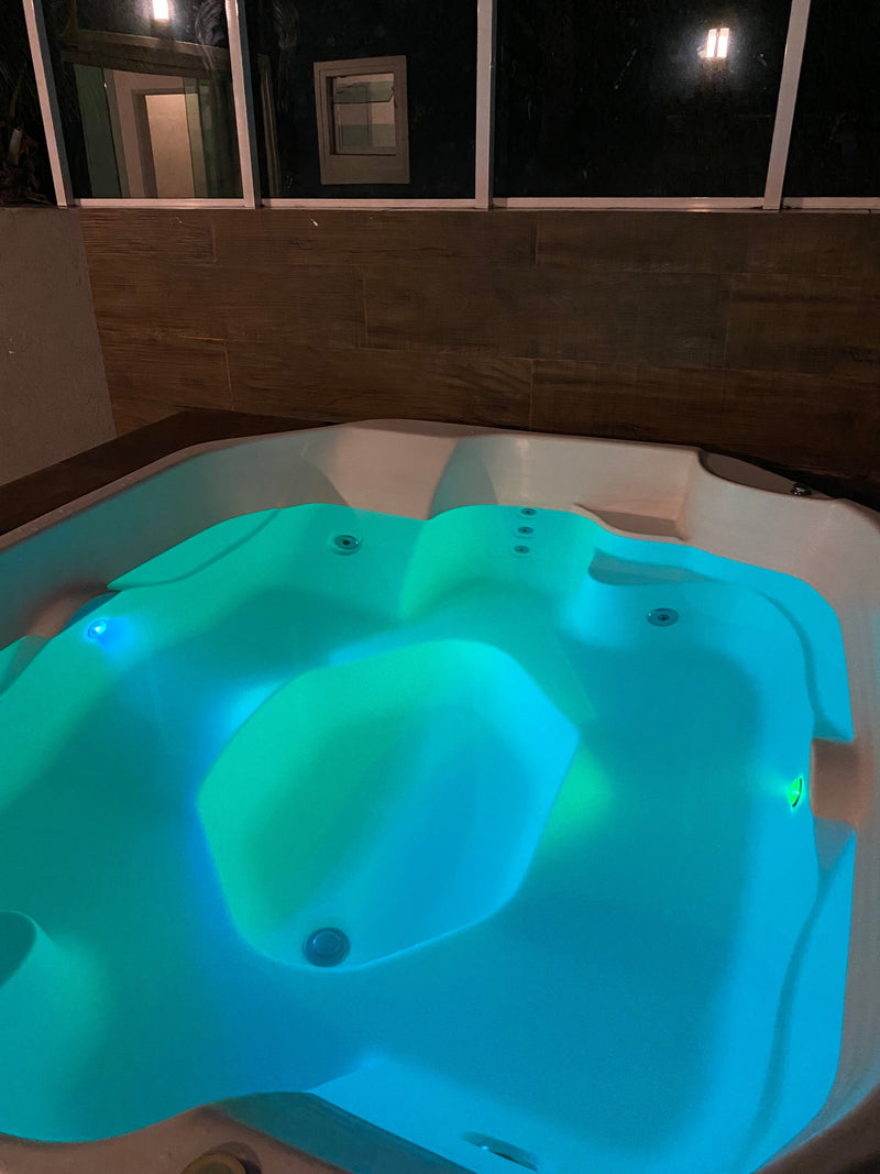 Spa 4 a 6 lugares com hidro 210x190 Piccoli 20 jatos Aquecedor + led