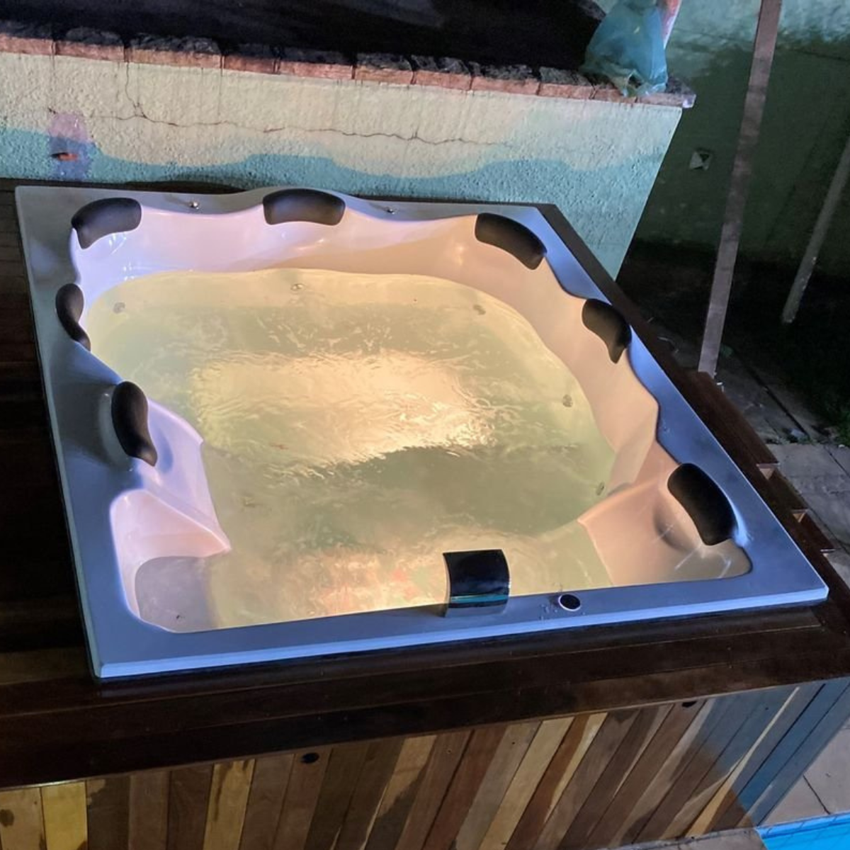 Spa tipo jacuzzi completa com aquecedor e cromoterapia 2.40x2.20