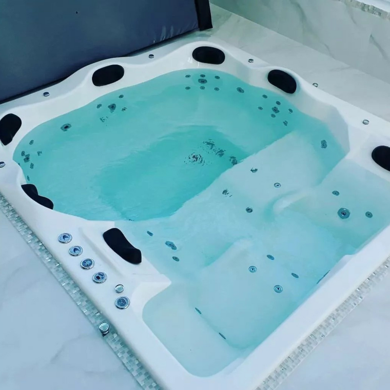 SPA COPACABANA 7 Lugares C/ Aquecedor, Iluminação, Tratamento de Agua, Pré Instalado