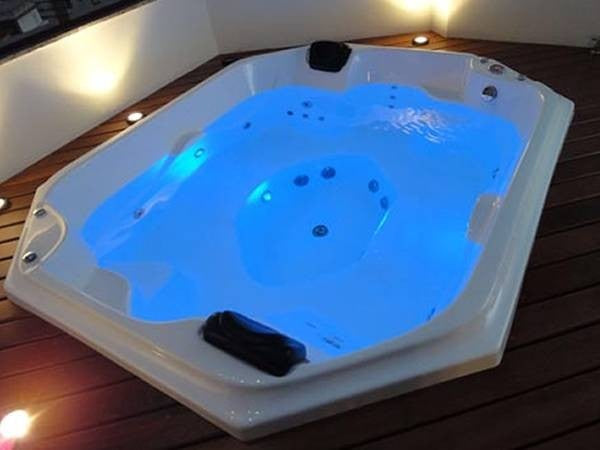 Spa 4 a 6 lugares com hidromassagem Piccoli 210x190