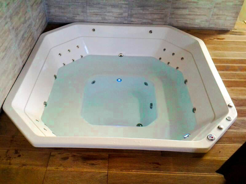 Spa Com Hidromassagem Itaparica Completo 2.10 x 2.10 x 0.85 / 7 a 8 lugares